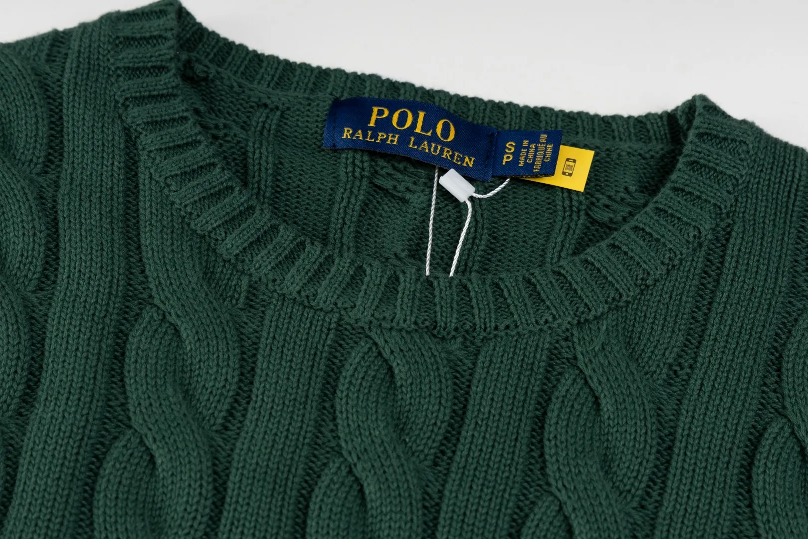 P220 #R91 RALPH LAUREN Ralph Lauren fourteen colors classic small label embroidery round neck pullover cable cardigan sweater men's top, high-density LOGO embroidery on the chest, original customization of tag accessories. Made of pure cotton yarn, pure cotton is skin-friendly and comfortable, small label war horse embroidered twist button round neck sweater 🐎 high quality, follow the blogger to learn how to wear it! Let’s buy a Ralph Lauren cable sweater. It’s a super hard-to-find series after it became popular. It’s hard to find one on the official website. It’s simple and practical to wear, with a lazy and loose feel. The thickened fabric has more texture, feels soft and delicate, and has a loose fit. Whether worn alone or layered, you can wear different styles of fashion with just one piece!   Size：XS S M L Sleeve length: 59/60/61/62/63